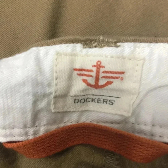 DOCKERS MENS SIZE 48 TAN CARGO SHORTS 100% COTTON. GOOD CLEAN CONDITION - Picture 8 of 10